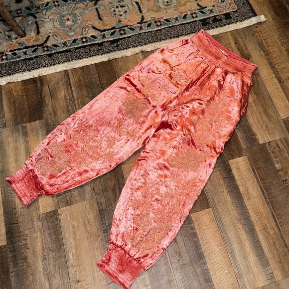 Anthropologie Velvet High Waist Cropped Harem Pants Embroidered Boho XS - Picture 3 of 7